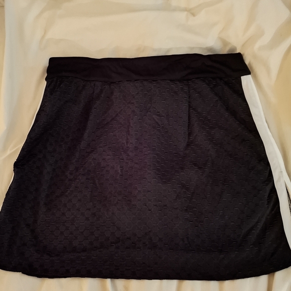 Izod Black With Yellow & White Stripes Women's Athletic Skorts - Picture 6 of 7